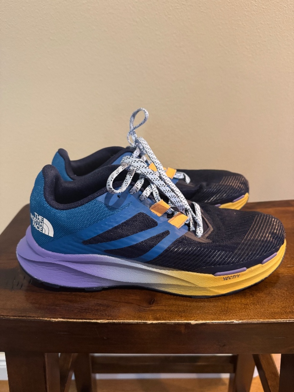 THE NORTH FACE VECTIV EMINUS. WOMEN'S SIZE 10